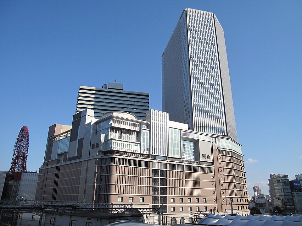 阪急うめだ本店の看板・ロゴが写った店舗写真