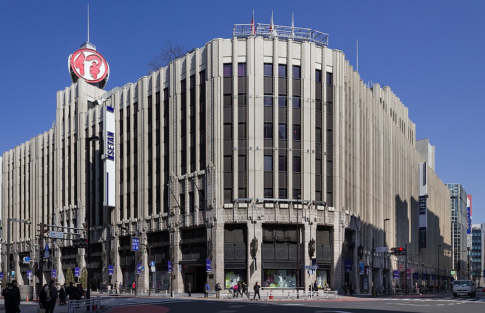 伊勢丹新宿店の看板・ロゴが写った店舗写真