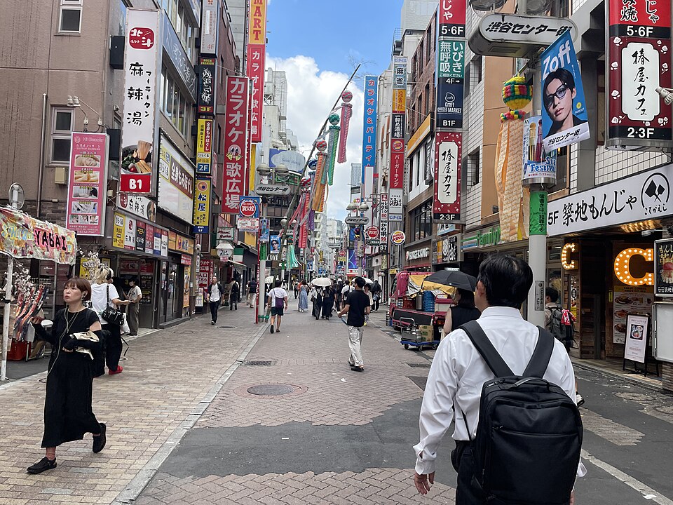 Zoffの看板・ロゴが写った店舗写真
